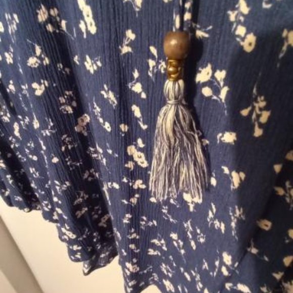 Blue and white floral print boho top - Picture 3 of 3